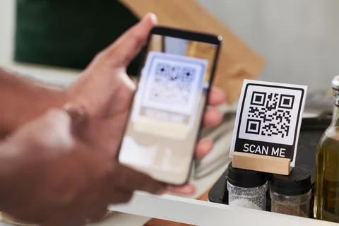 Customer Scanning QR Code on Counter Foto stock