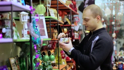 Customer selects items in the gift store Video stock 71140235