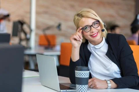 Customer service representative at work. Beautiful young woman in headset Foto stock