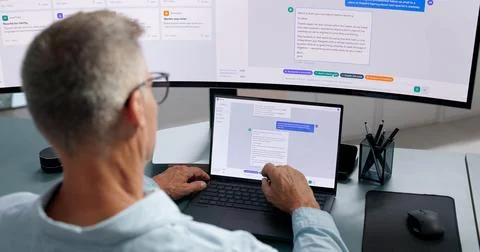 Customer Support Manager Guides Clients Using AI Chatbot Software On Laptop. Stock-Fotos