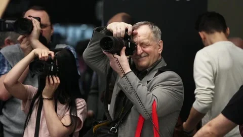 Customers are testing the Nikon camera and lenses 库存影片 88561532