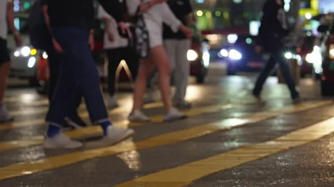 Customers Crossing a Busy City Intersection. Video stock 311366903