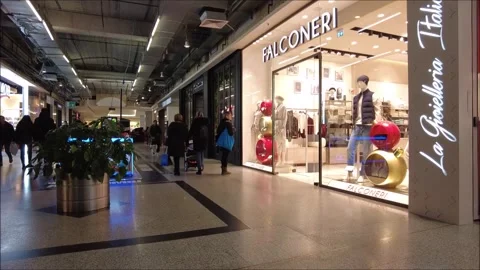 Customers inside a shopping mall 스톡 동영상 295885487