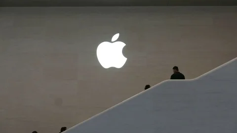 Orlando Usa Customers Lining Apple Store Purchase New Iphone Smartphones  Stock Video Footage by ©Jshanebutt #424000994