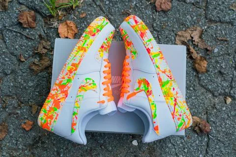 Customized Splattered Nike Air Force Ones Foto stock