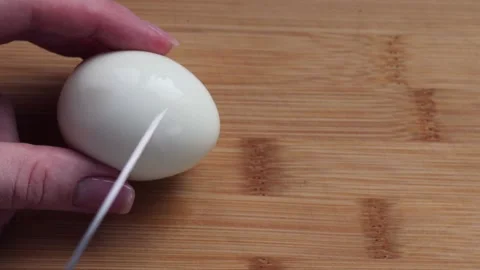 Cut boiled eggs Video stock 231803573