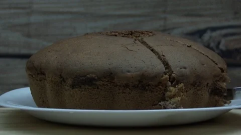 Cut the cake with a knife Video stock 78864677