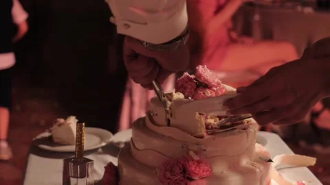 Cut the cake at the wedding ceremony Stock Footage 131360661