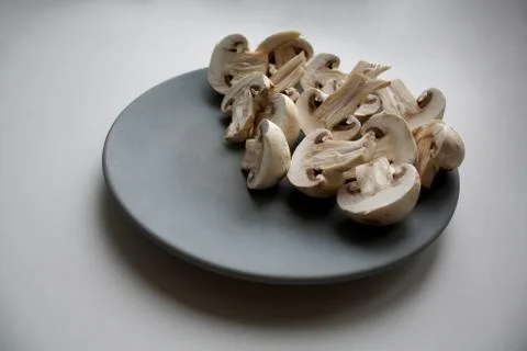 Cut champignons on plate Stock-Fotos