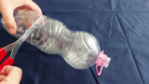 Cut Craft: Repurpose a Plastic Bottle in Seconds Vidéo 317676224