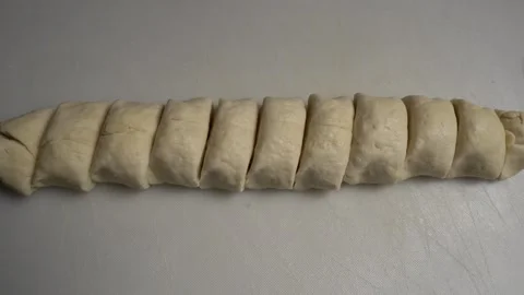 Cut dough into small pieces 스톡 동영상 252391977