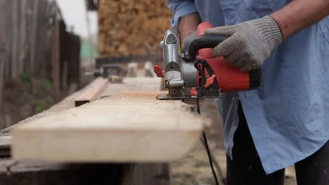 Cut the edge of the board with a circular saw Stock Footage