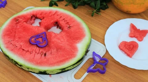 Cut the heart from the watermelon Stock Footage 55545033