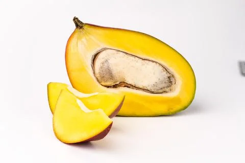 Cut mango on white background isolate 스톡 사진