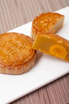 Cut Moon Cake on a Modern Rectangular Plate Stockfoto's