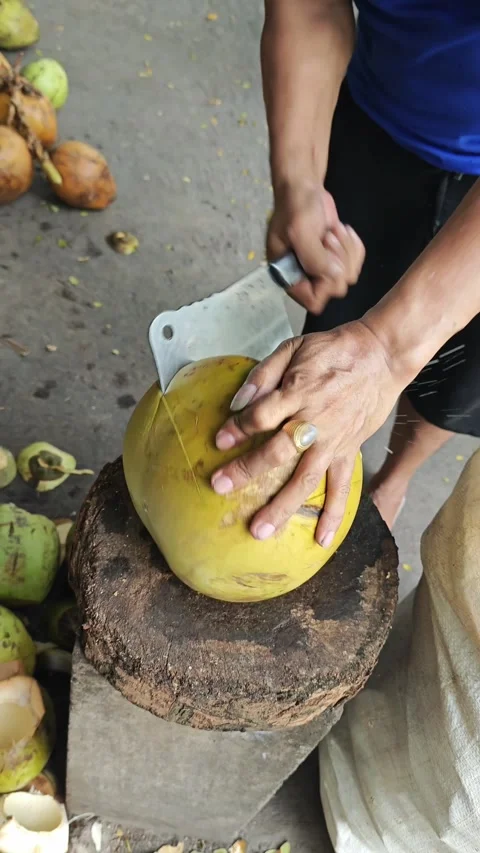 Cut open a coconut Stock Footage 286918471