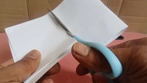 Cut paper using scissors Stock Footage 316564086