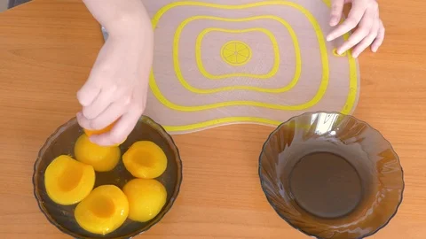 Cut peach into slices. fast moving. 스톡 동영상 107871265
