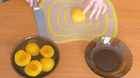 Cut peach into slices Stock Footage 109371959