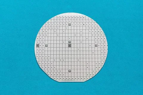 A cut scribed semiconductor silicon multilayer wafer. Semiconductor chip Foto stock