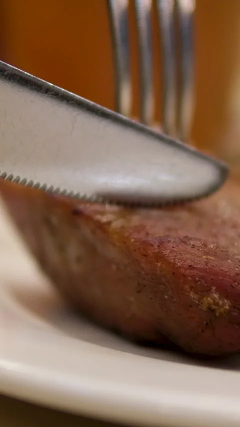 Cut the shashlik with a fork and knife, Vertical videos Stock Footage 292008559