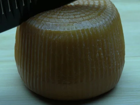 Cut the smoked cheese 스톡 동영상 80415569