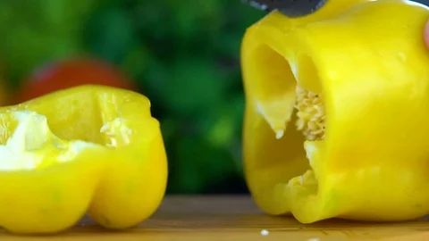 Cut the yellow peppers Video stock 85227086