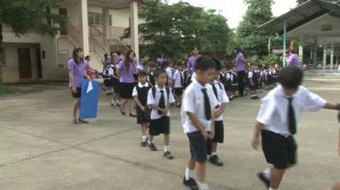 Cute Asian Students Walk To Class After Morning Assembly 스톡 동영상 12431411