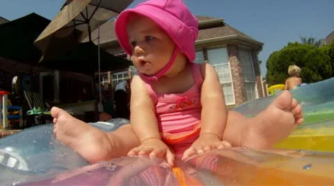 Cute Baby on Floaty in Pool Vidéo 11351031
