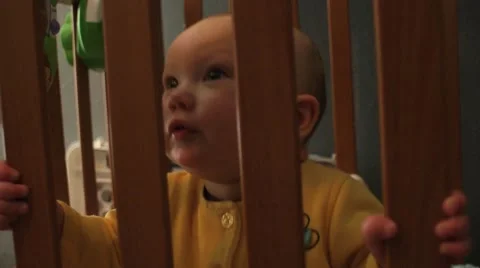 Cute Baby Pulling Itself Up Видео 40340483