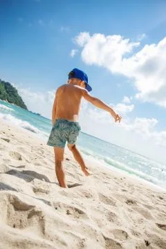 Cute boy is having fun on the beach Foto stock