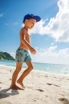 Cute boy is having fun on the beach Foto stock