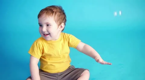 Cute boy playing with bubbles Stock-Footage 20635075
