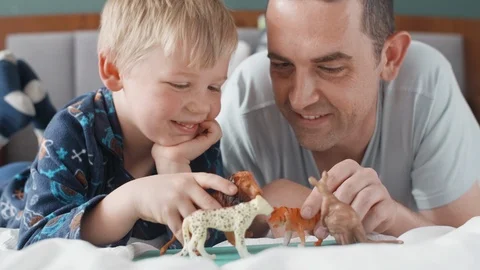 Cute boy playing with dad on bed Video stock 120337844