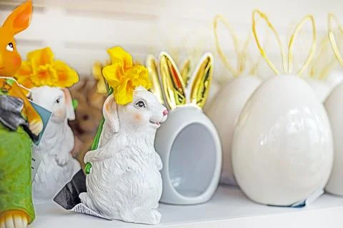 Cute decorative Easter bunnies of various shapes and types Foto stock