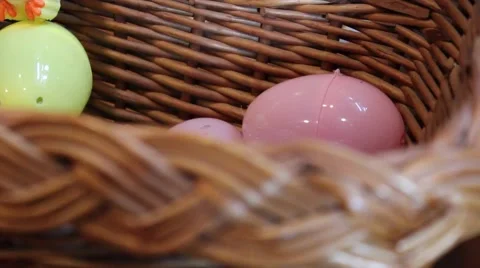 Cute Duck Candy in Easter Basket Vidéo 63012269