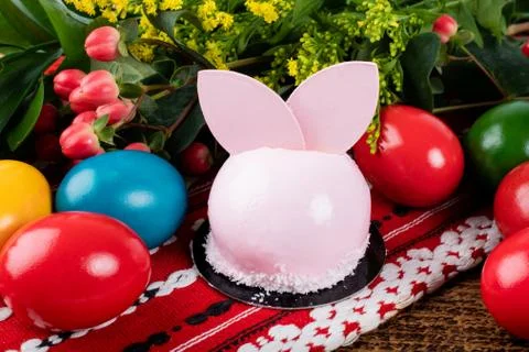 Cute Easter bunny desserts, Easter painted eggs, Authentic Easter Brunch. Foto stock