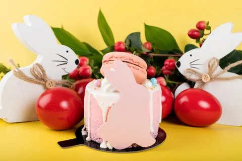 Cute Easter bunny desserts, Easter painted eggs, Authentic Easter Brunch. Foto stock