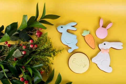 Cute Easter bunny desserts, Easter painted eggs, Authentic Easter Brunch. Foto stock