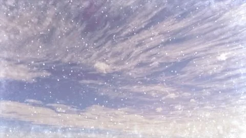 Cute falling snow on clouds on sky background - photo of nature Foto stock