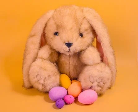 Cute fluffy Easter bunny with colourful Easter eggs Foto stock