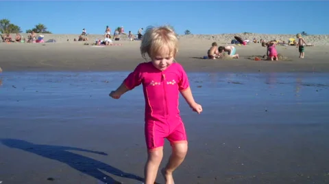Cute girl playing in ocean Video stock 1089405