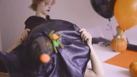 Cute girl put on the witch hat Video stock 160567435