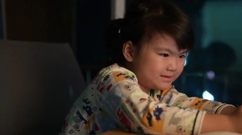 Cute girl using a mobile phone. 库存影片 55550426