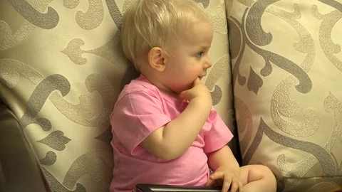 Cute Girl Using Tablet Computer while Sitting on Couch. 4K UltraHD, UHD Vídeos de archivo 82461846