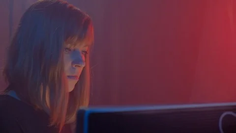 Cute hacker girl attacks servers with Malware. Video stock 90073567