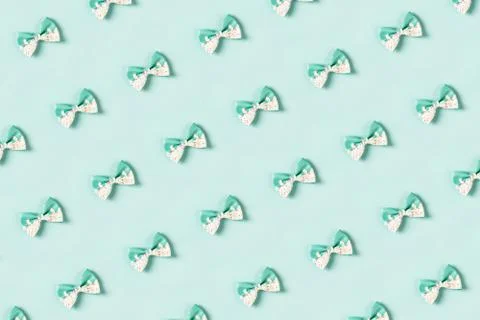 Cute hair bow pattern on bright background, flat lay Foto stock