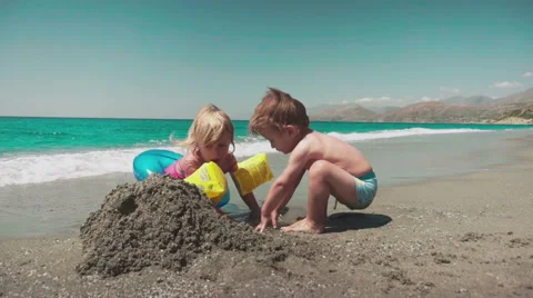 Cute Kids Having Fun on Beach and Playing with Sand Vidéo 60383351