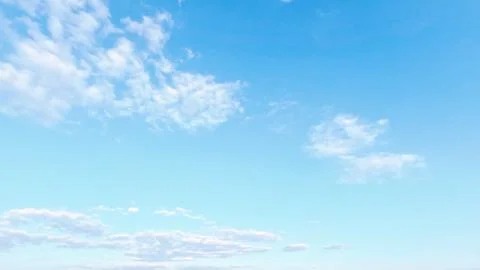Cute large bright clouds in the blue sky backdrop - photo of nature 스톡 사진