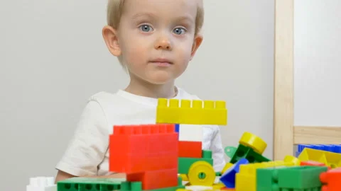 Cute little boy (toddler, two years old) is playing with Building bricks 库存影片 102469620